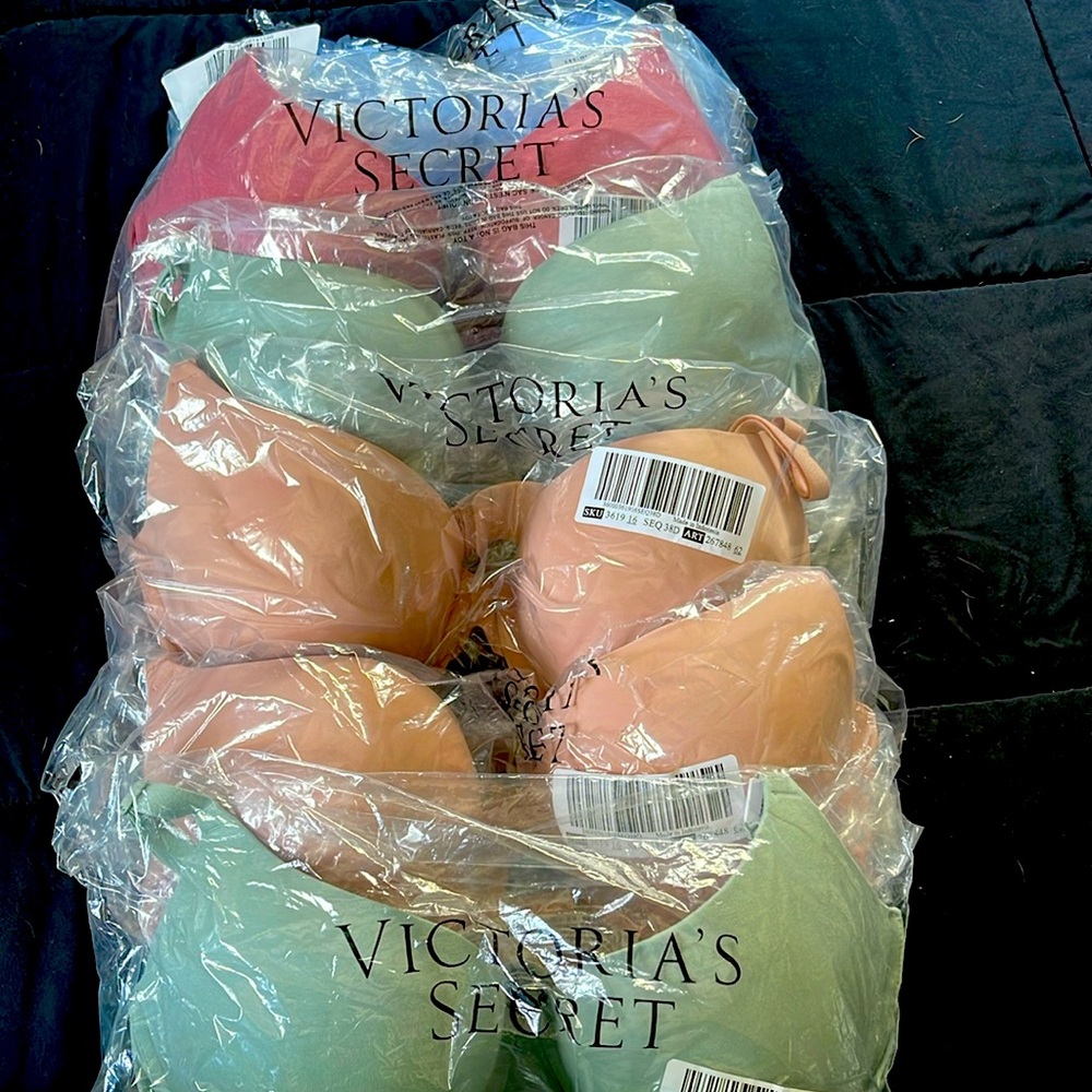 Victoria secret everywhere push-up bra. NEW